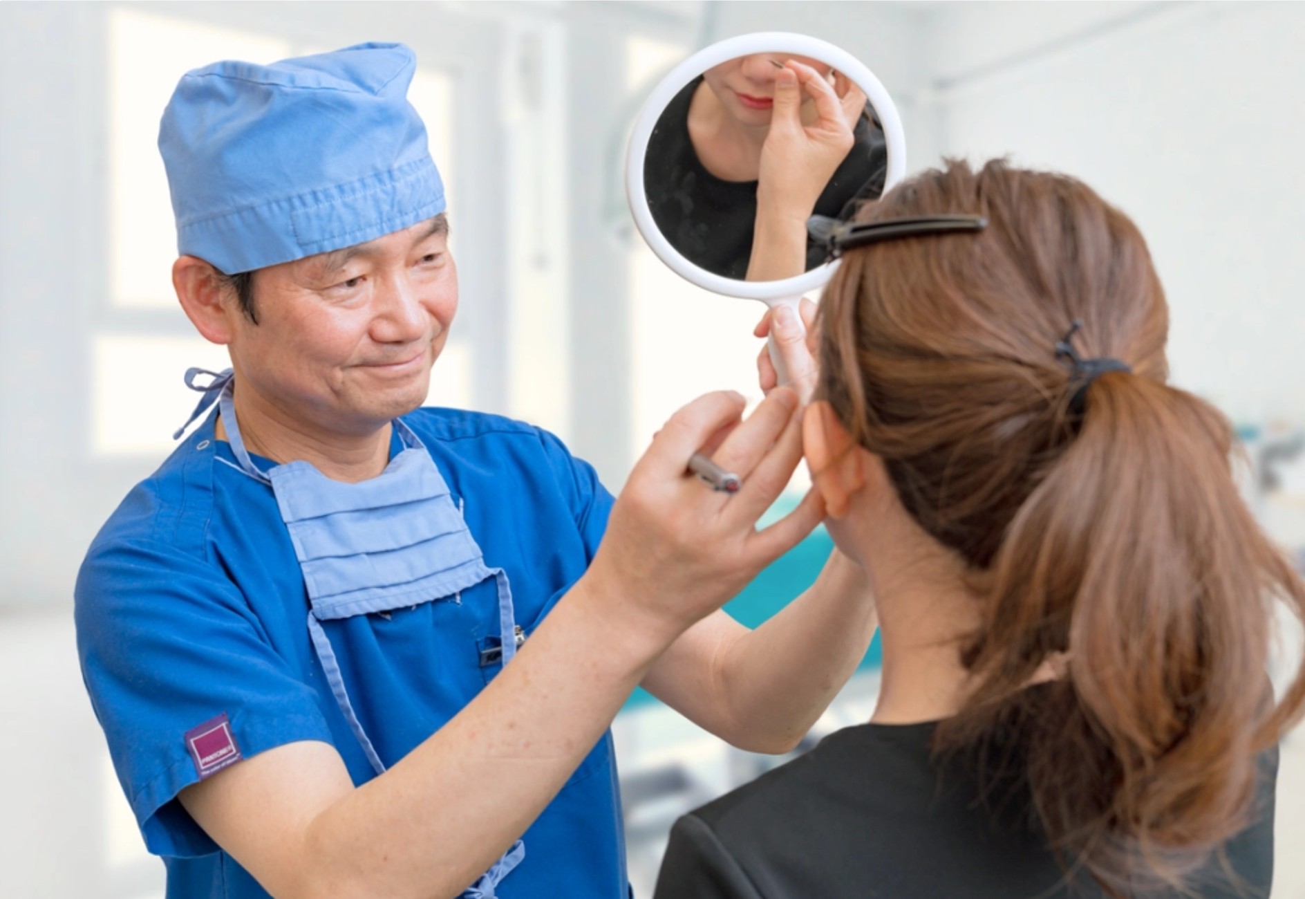 埋没法のデザインをする医師